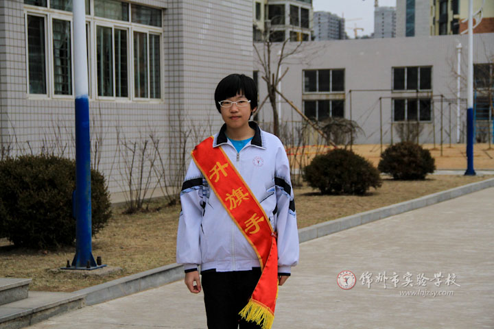 尊敬的各位老师,同学们,大家好。 今天我演讲的题目是“知礼仪,讲修养,做文明中学生” 五千年悠久的历史,创造了我国灿烂的文化,五千年悠久的历史,形成了我国古老民族的传统美德。中华民族素来是一个温文尔雅、谦恭礼让的文明礼仪之邦。华夏儿女的举手投足、一言一行,无不体现我们中国人的气质与素养。我国伟大的思想家荀子就曾经说过:“不学礼无以立,人无礼则不生,事无礼则不成,国无礼则不宁。”礼的观念尚在古代已经建立而且发挥了重要的作用,那么对于现代文明高度发达的今天,礼仪